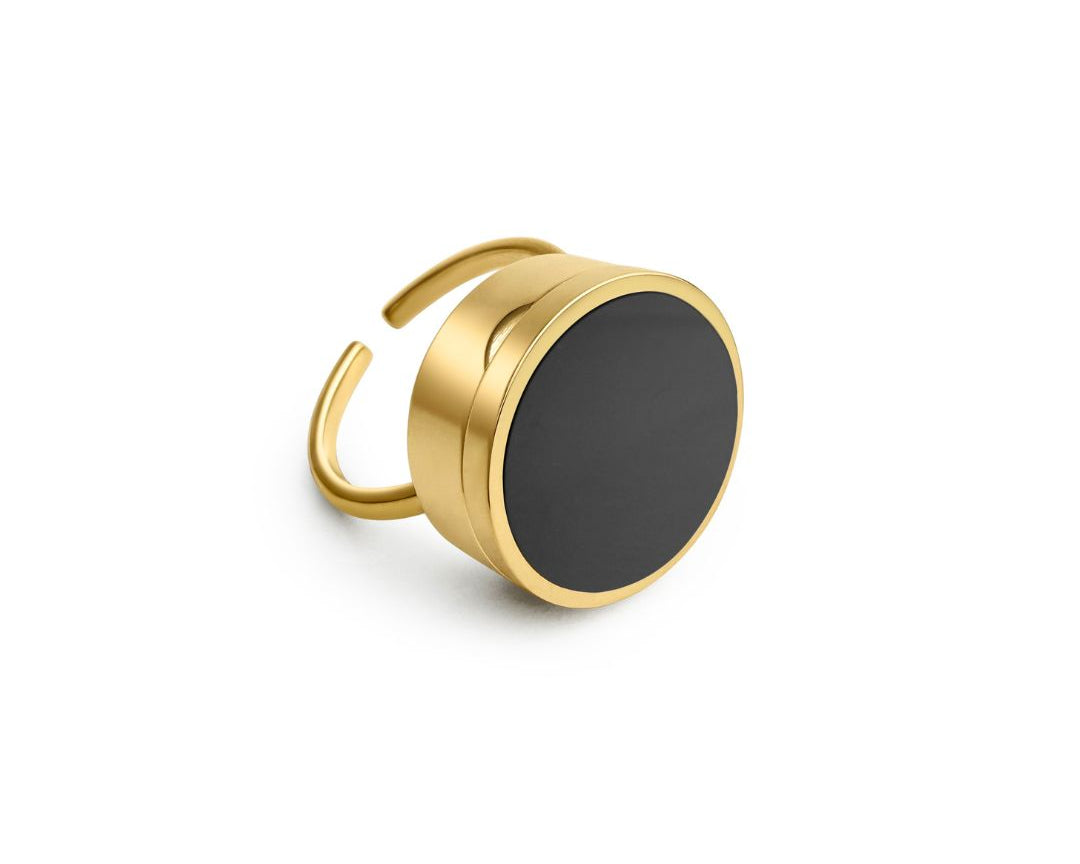 Black Onyx Lip Balm Ring in 14K Gold